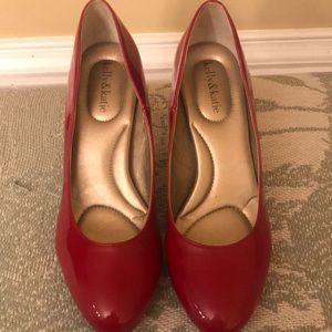 Red pumps